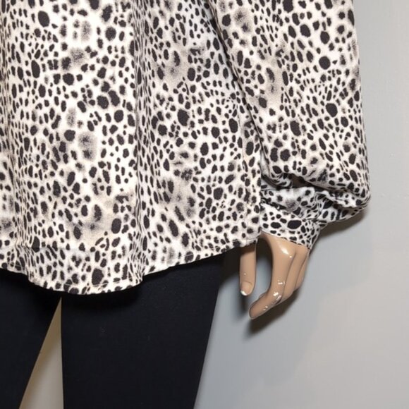 3/$20 A New Day Flowy Cheetah Print Blouse Smocked Keyhole Long Balloon Sleeve - Picture 6 of 14